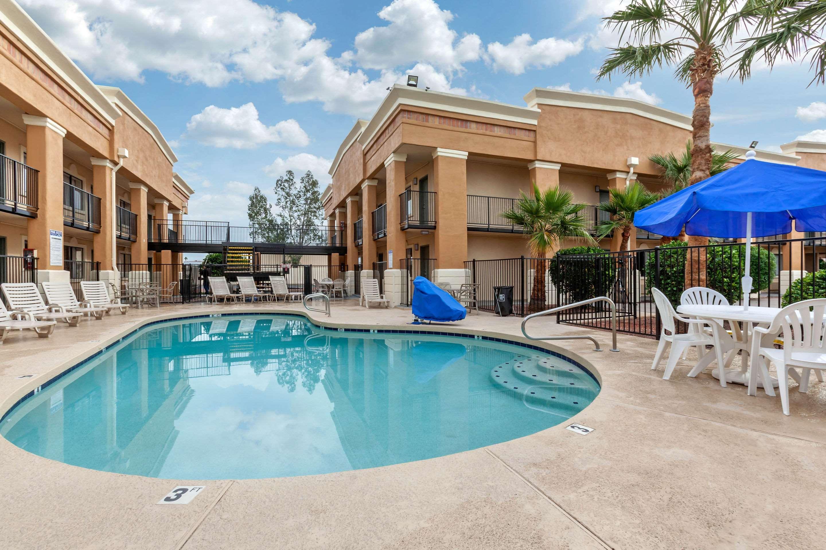 Quality Inn & Suites Near Downtown Mesa Exterior foto