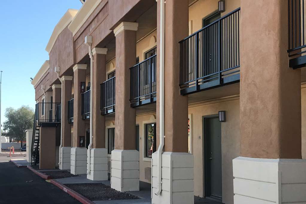 Quality Inn & Suites Near Downtown Mesa Exterior foto